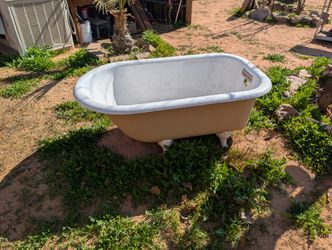 Claw foot tub