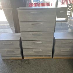 Chest And 2 Nightstands - Gavetero Y 2 Mesitas De Noche 
