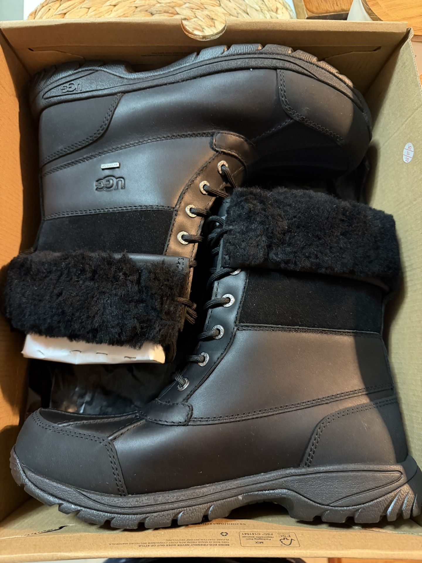 Men UGG Snow boots size 9