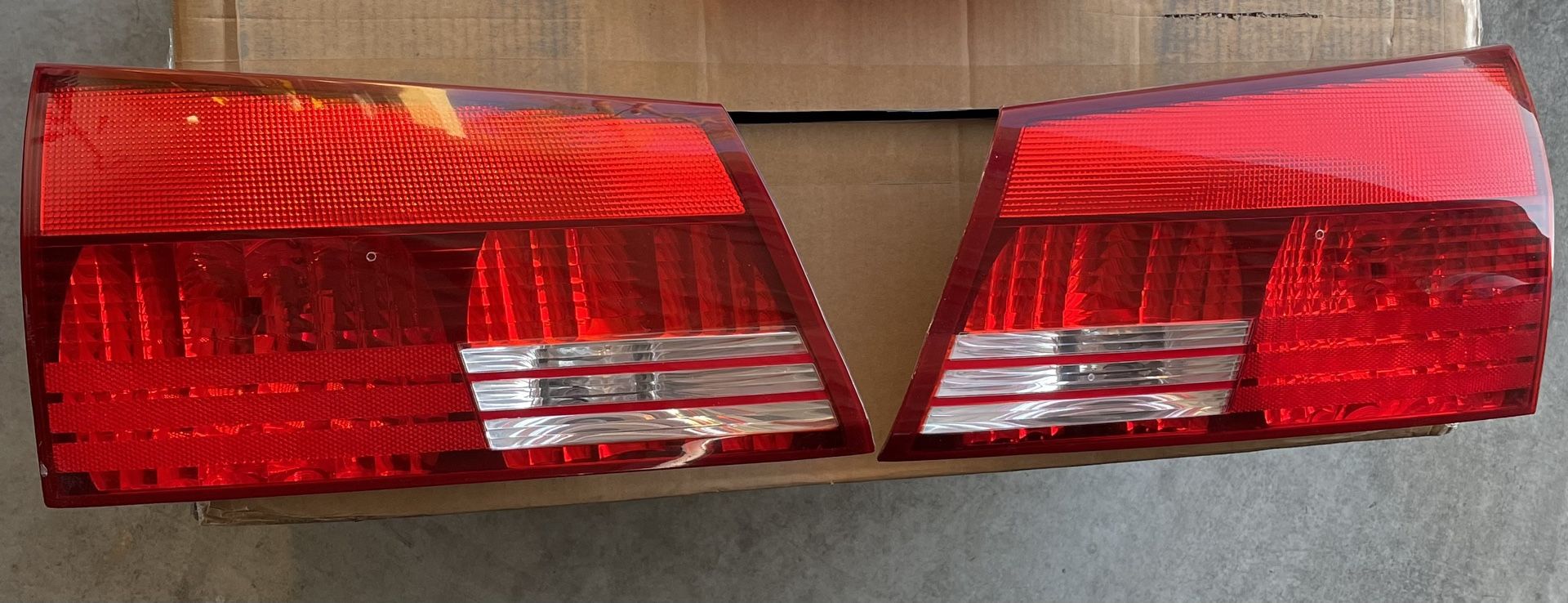 04-05 Toyota Sienna Inner Tail Light OEM