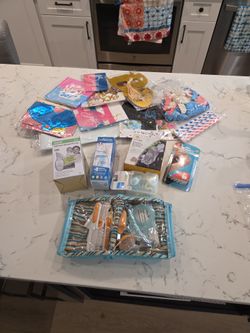 BRAND NEW BABY REVEILING BABY PARTY STUFF &  BRAND NEW NEWBORN ITEMS SEE DESCRIPTION