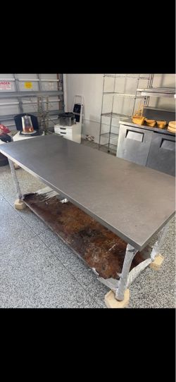 COMMERCIAL STAINLESS STEEL KITCHEN WORK TABLE – $50  Large commercial stainless steel work table – only $50!