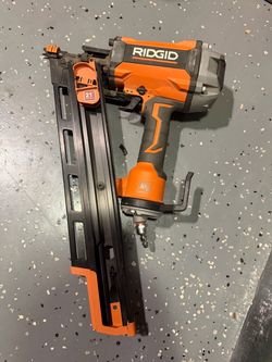RIDGID 21-Degree Framing Nailer. With nails.