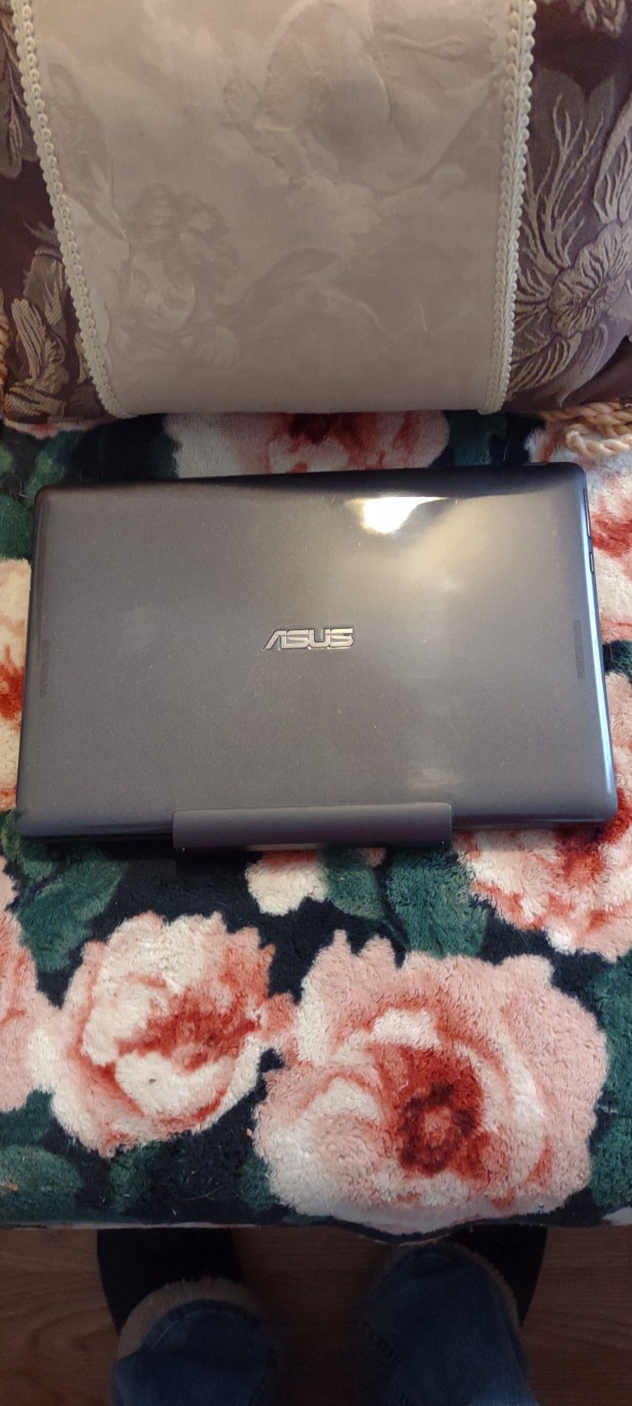 Asus Transformer 2 IN 1 Laptop & Tablet