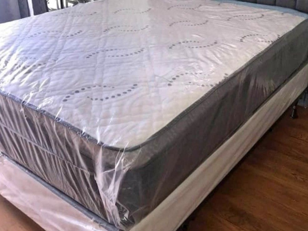 New Queen Size Pillow Top Mattress