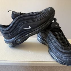 Air Max shoes size 4.5