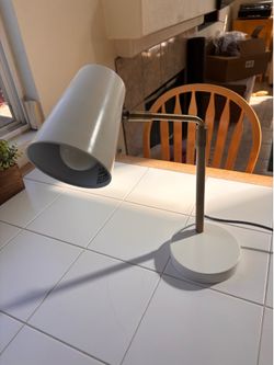 Desk lamp