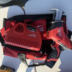 Milwaukee M12 12V Lithium-Ion HACKZALL Cordless Reciprocating Saw Kit with One 1.5Ah Battery, Charger and Tool Bag