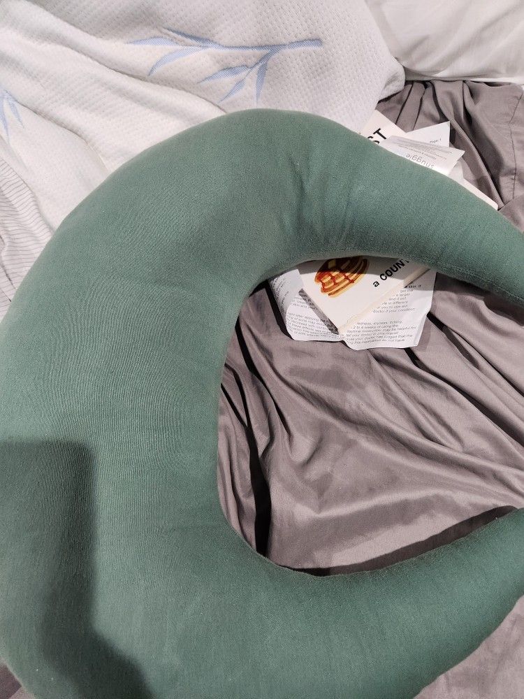 Snuggle Me Feeding Pillow