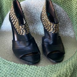 Black W Gold 8