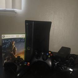 Xbox 360 Slim W/ Halo 3