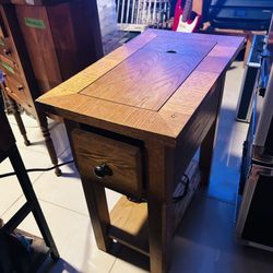 Living room end table ( see pic for size )