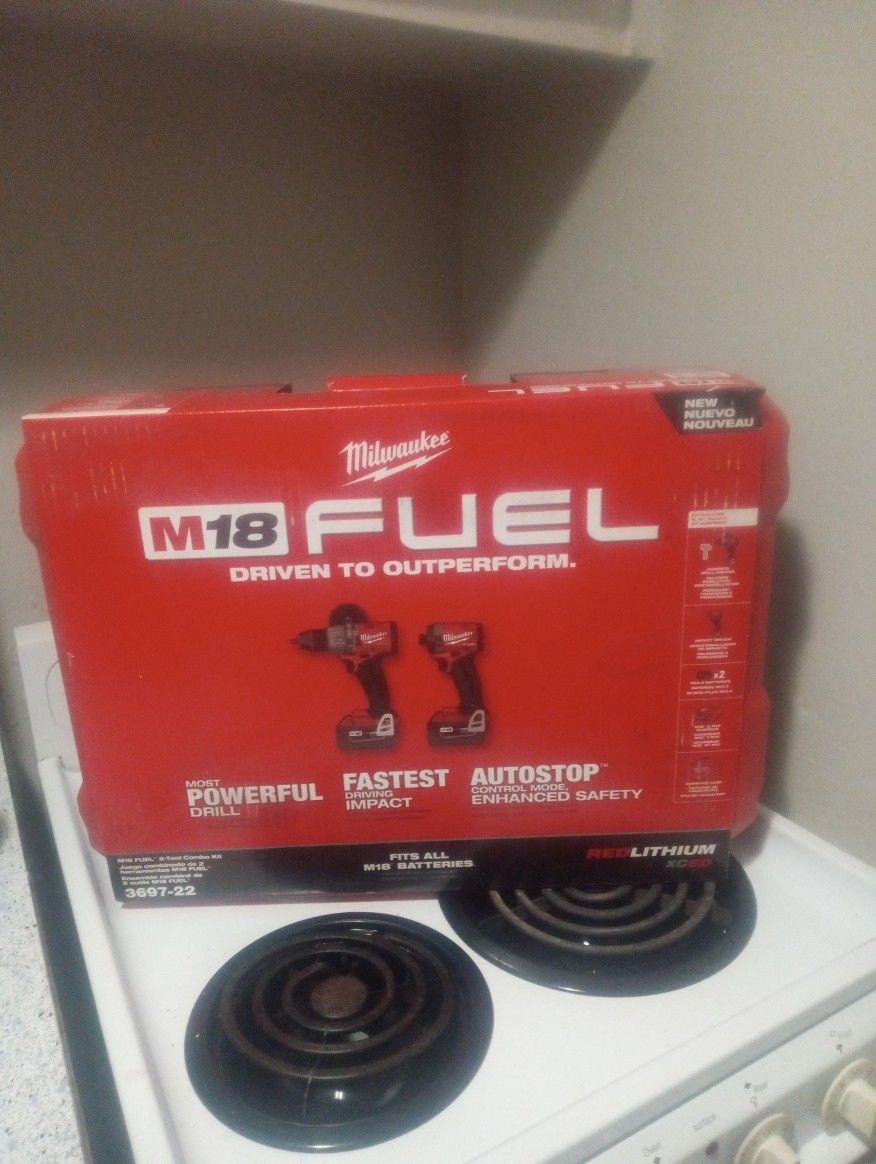 Milwaukee M18 Hammer Drill And Impact Driver Set
