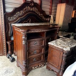 Stunning King Bedroom Set 