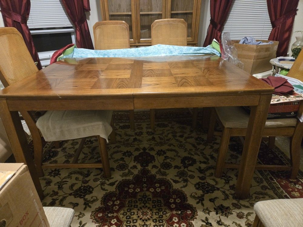 7 Pc Dining Set with Table Extention Leaf