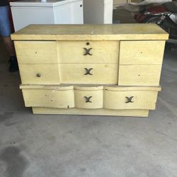 Lane Antique Cedar Chest 