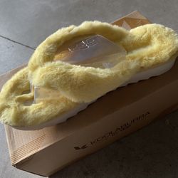 Women’s UGG slippers 