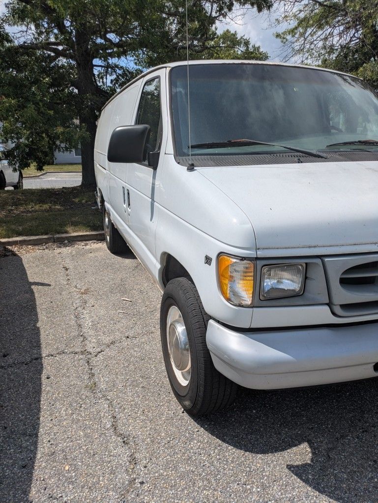 2000 Ford E-250