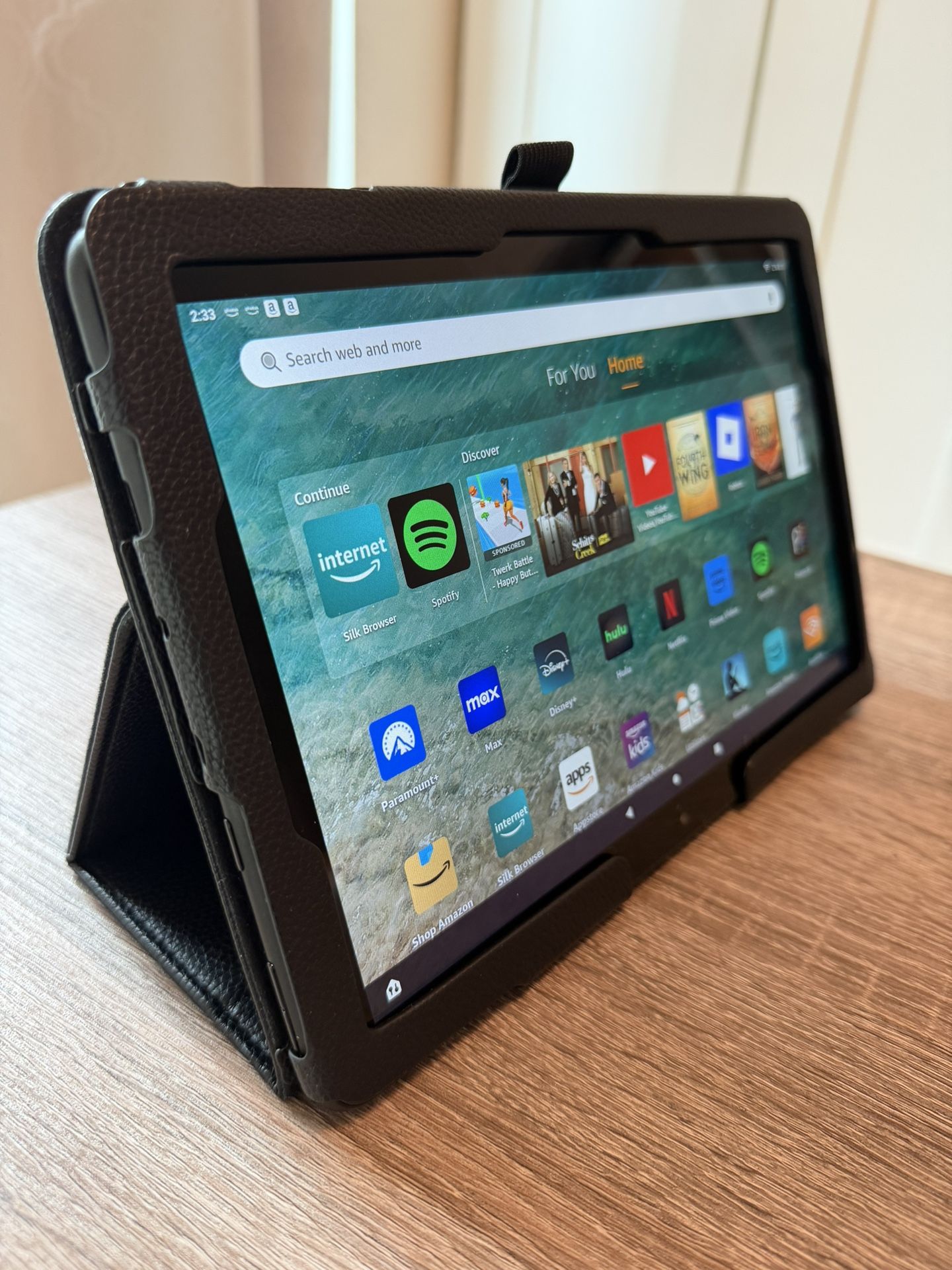 Amazon Fire HD10 + Cover + Charger