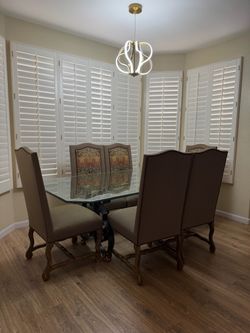 Dining room table with 6 chairs