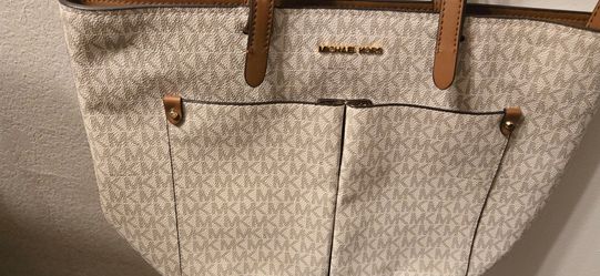 Medium Authentic white Michael kors purse