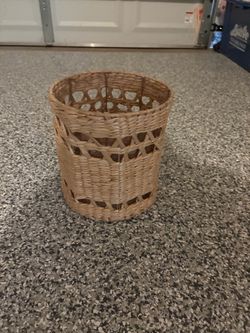 Trash bin