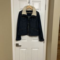 Gap Women’s Dark Blue Denim Jacket with Faux Shearling Collar. Size L. Like New.