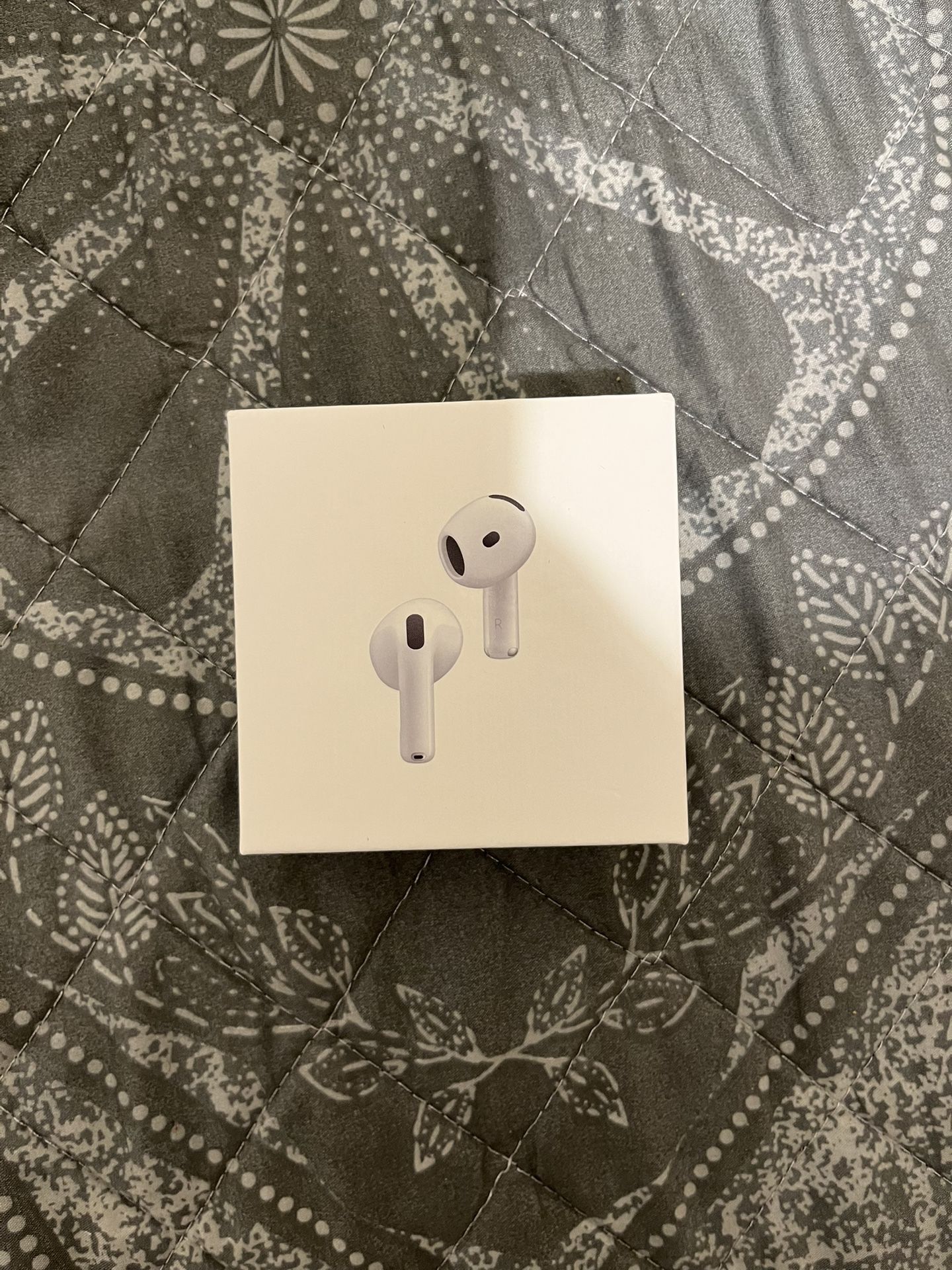 Apple Airpod 4's with active noise cancellation
