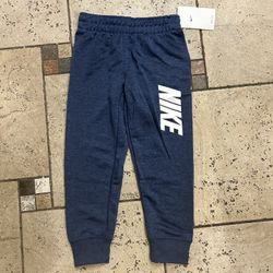 NWT Nike boys jogger size S 4/5