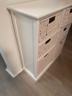 Accent cabinet