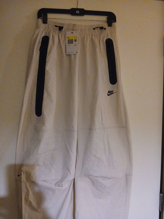 Men's Nike Tech Woven Over Sized Pants Size Small Brand New Orewood Black