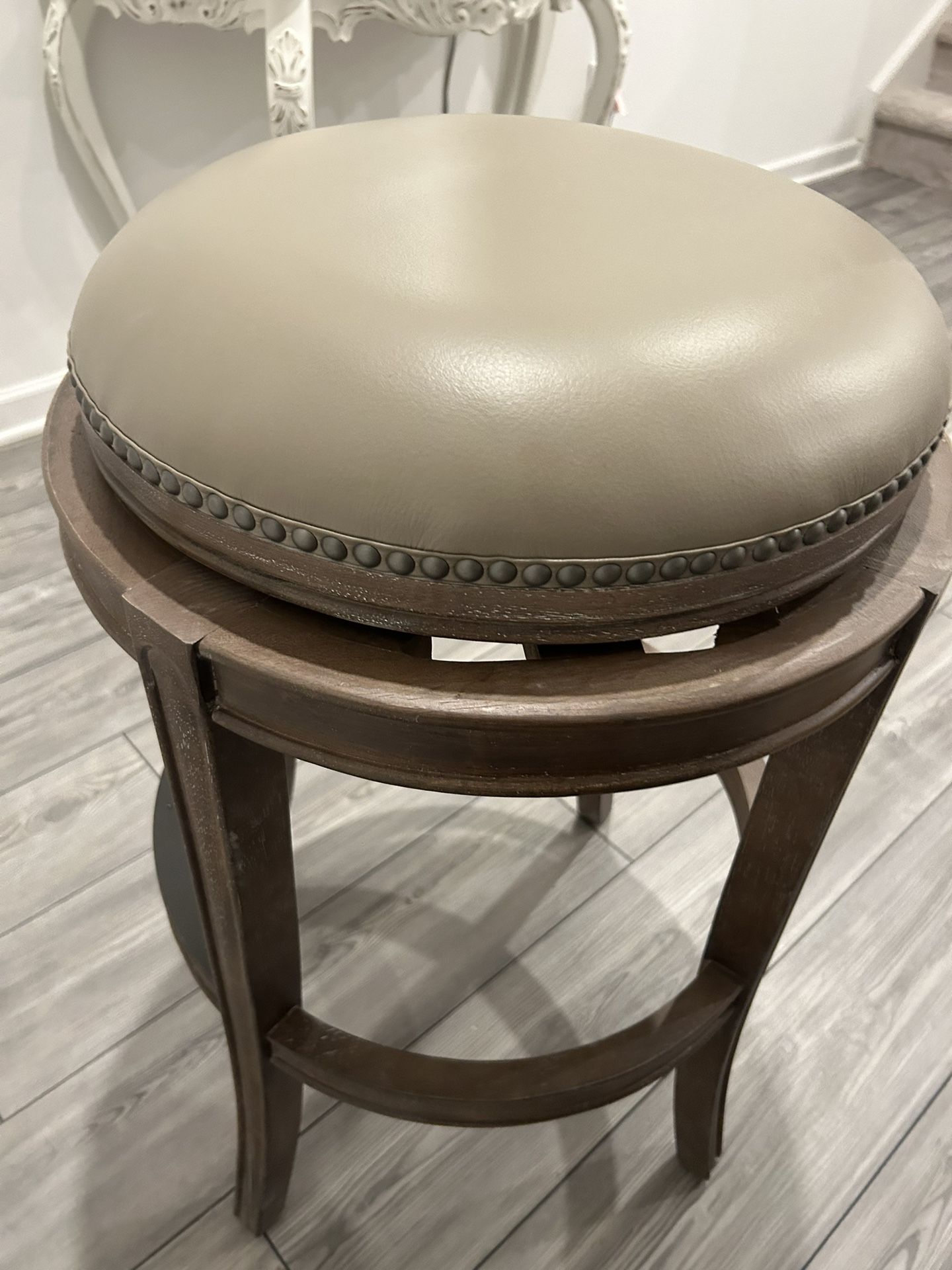 Bar Counter Height Stool (Front gate)