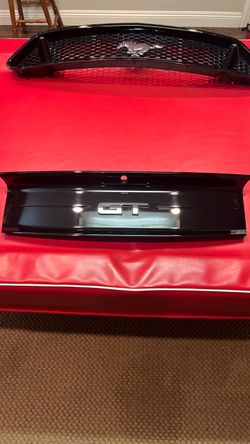 Mustang GT Rear Decklid Applique – Chrome – Personal Take-Off (Between Taillights)