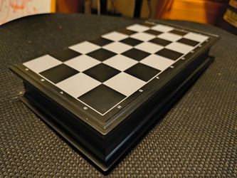 Foldable Magnetic Chess Set