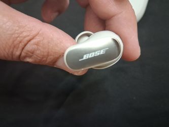 ******* BOSE  2nd GEN quiet comfort***** NEW