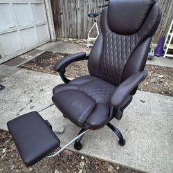 Executive PU Leather Chair with Ergonomic design/retractable footrest. 