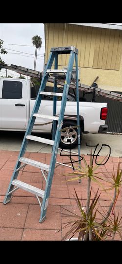 Excellent condition, 7 feet and more sizes available fiberglass Ladders