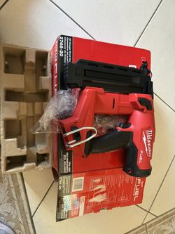 Milwaukee M18 Fuel 18 Gauge Brad Nailer