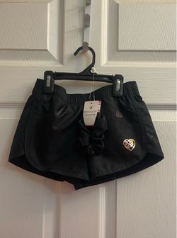 Brand new Girls black heart print active shorts with scrunchie size 6 Kids