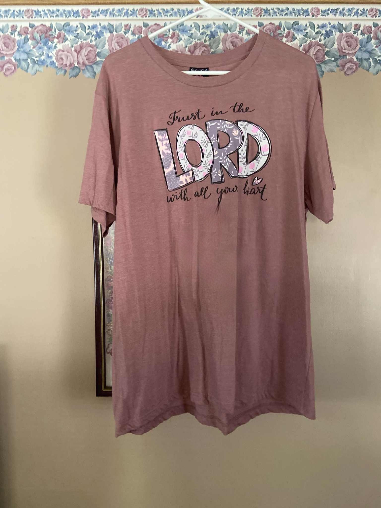 Women’s trust in the lord with all your heart tee. Size xl