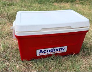 Se vende Hielera IGIO de 48 Qt usada en buenas condiciones por $25