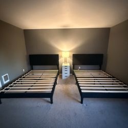 Queen Black Beds 