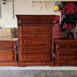 Dresser, 2 Nightstands, Mirror, Bedroom Set