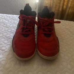 Size 6y Nike Team hustle Shoes