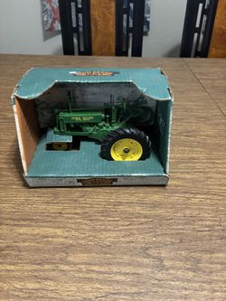 ERTL  John Deere 1937 Model “B” Tractor (1996)