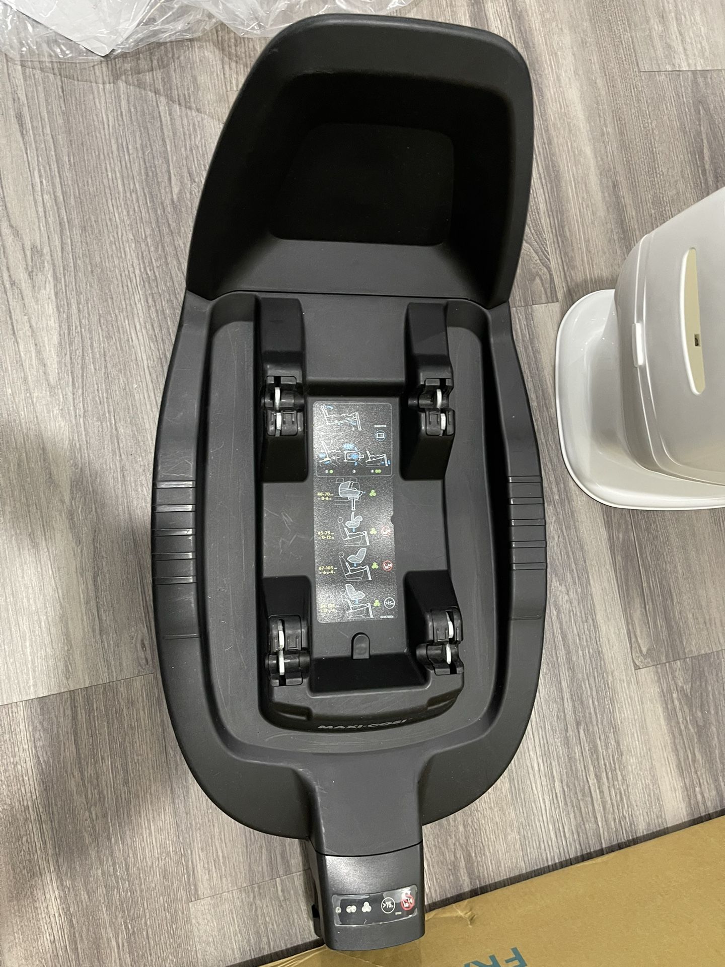 maxi cosi nuna mixx Next + PIPA Aire RX Travel System Cybes Zeno Trailer Seat Pack Color:Golden Clown Take your travels to Thule Chronical TBBP2116 Carrying
