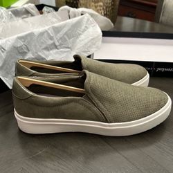 New In Box Dr Scholls Madison Slip On Laceless Fashion Sneaker 