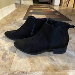 Women’s Black Zippered Suede Ankle Booties Size 9.5 Medium 
