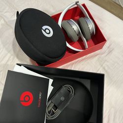 Beats Solo2 Luxe Edition Silver headphone wired. 