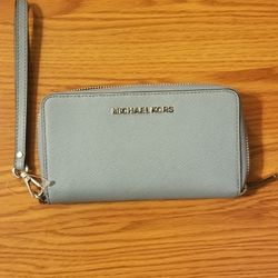 NEW MICHAEL KORS POWDER BLUE PHONE & WALLET WRISTLET

